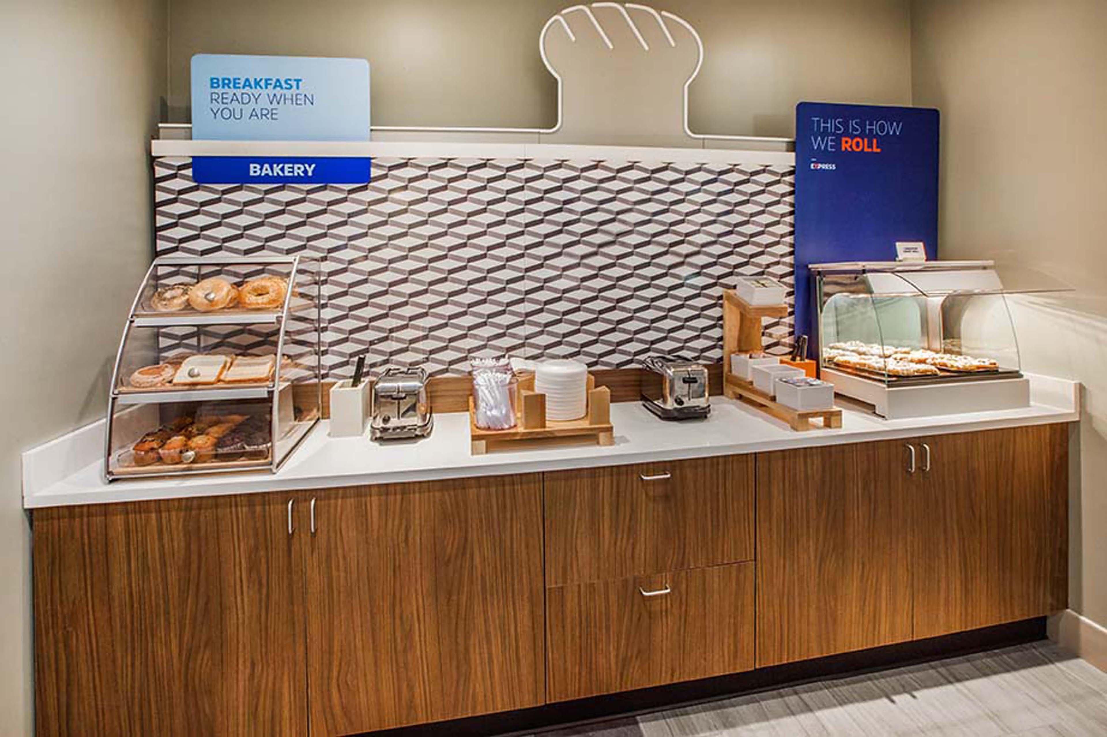 Holiday Inn Express Brentwood-South Cool Springs By Ihg Exterior foto